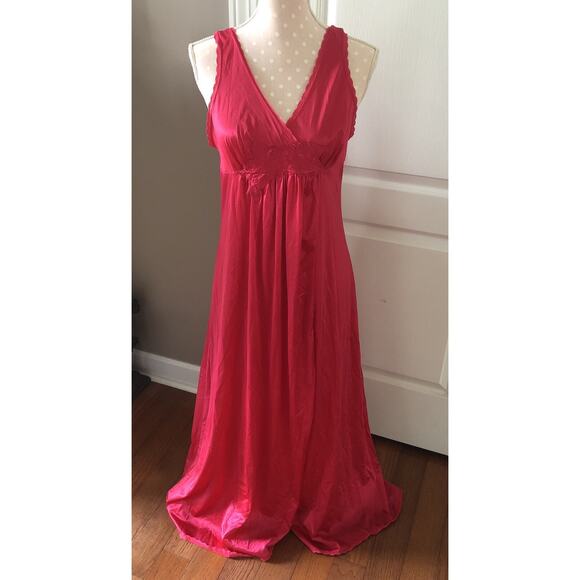 Vintage Vanity Fair Sexy Long Gown Red Nylon Made USA Women’s Small EUC - Picture 1 of 15